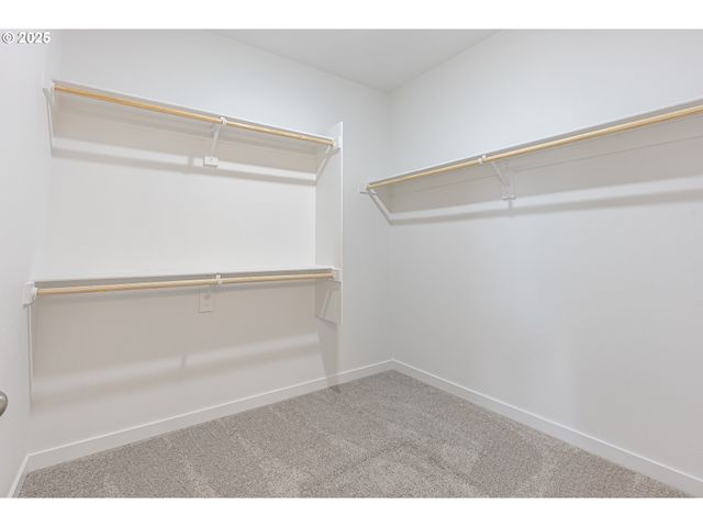 702 Tigerlily St, Silverton, OR 97381