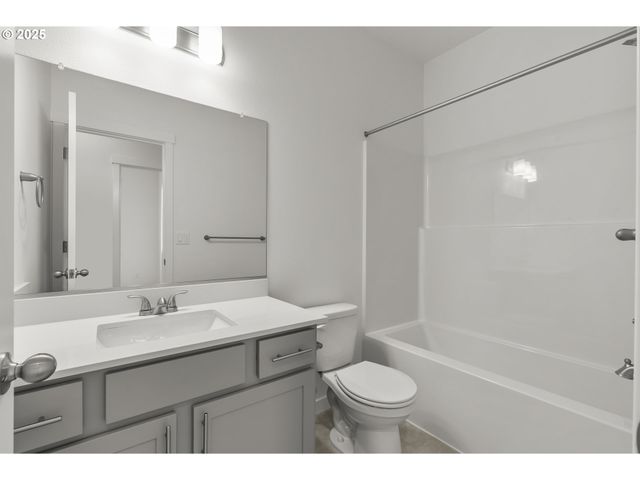 702 Tigerlily St, Silverton, OR 97381