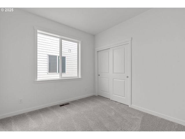 702 Tigerlily St, Silverton, OR 97381