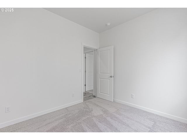 702 Tigerlily St, Silverton, OR 97381