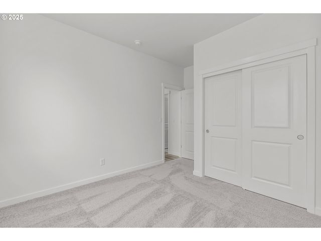 702 Tigerlily St, Silverton, OR 97381