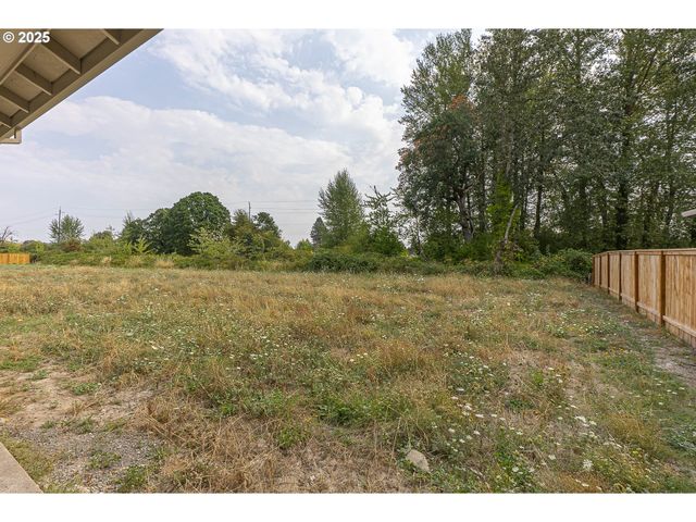 702 Tigerlily St, Silverton, OR 97381