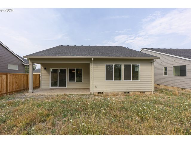 702 Tigerlily St, Silverton, OR 97381