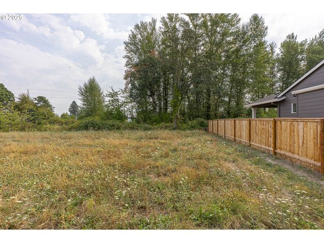 702 Tigerlily St, Silverton, OR 97381