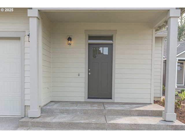 702 Tigerlily St, Silverton, OR 97381