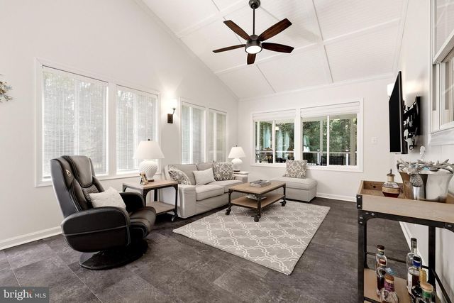 323 STRATFORD CIR, Locust Grove, VA 22508