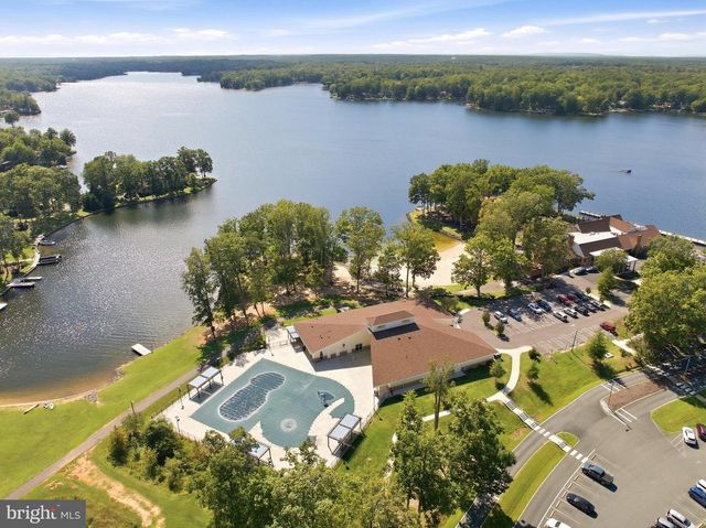 323 STRATFORD CIR, Locust Grove, VA 22508