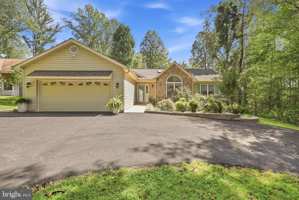323 STRATFORD CIR, Locust Grove, VA 22508