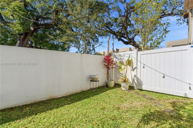 4150 N Oak Pl, Dania Beach, FL 33314