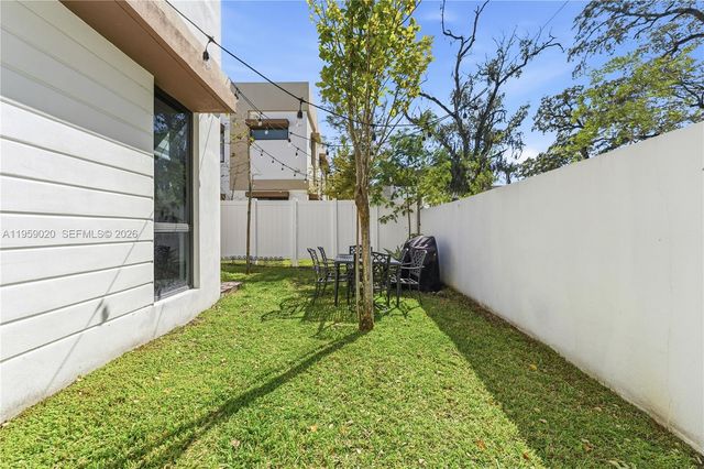 4150 N Oak Pl, Dania Beach, FL 33314