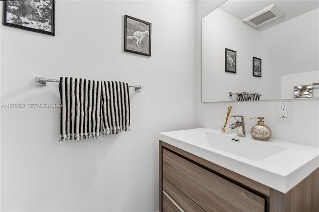 4150 N Oak Pl, Dania Beach, FL 33314