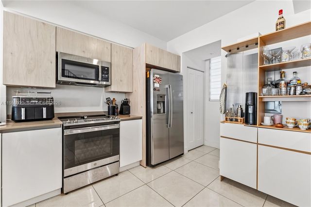 4150 N Oak Pl, Dania Beach, FL 33314