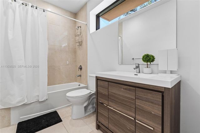 4150 N Oak Pl, Dania Beach, FL 33314