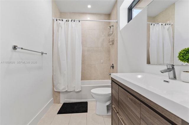 4150 N Oak Pl, Dania Beach, FL 33314