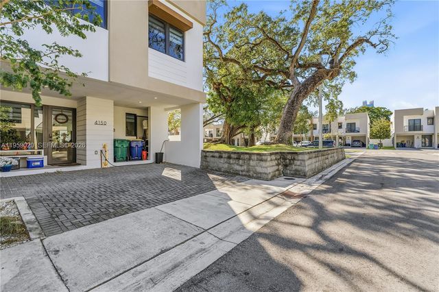 4150 N Oak Pl, Dania Beach, FL 33314