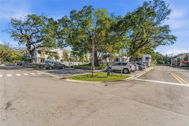 4150 N Oak Pl, Dania Beach, FL 33314