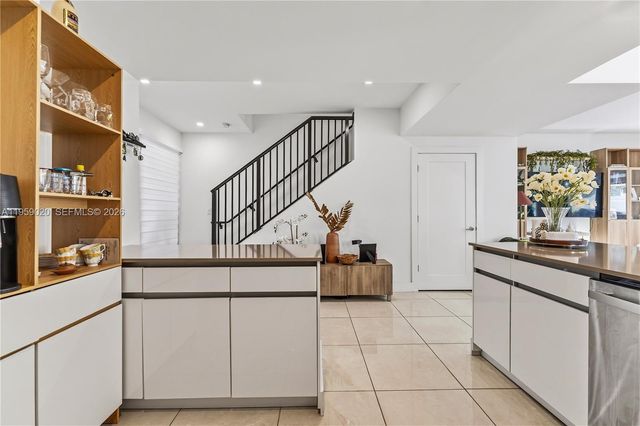 4150 N Oak Pl, Dania Beach, FL 33314