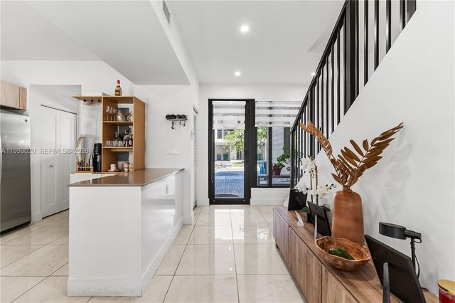 4150 N Oak Pl, Dania Beach, FL 33314