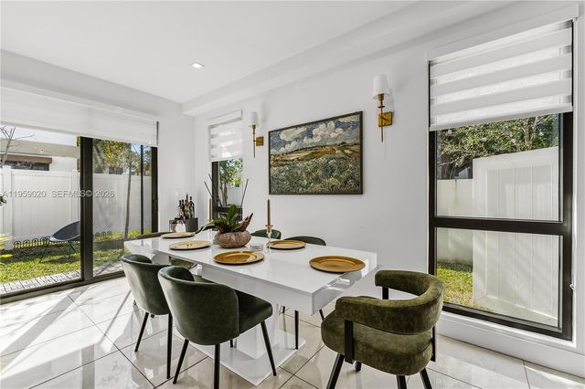 4150 N Oak Pl, Dania Beach, FL 33314