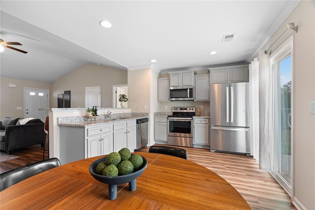 114 Sunny Point Loop, Central, SC 29630