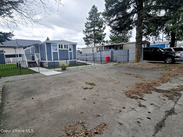 28 E Walrose Loop, Hayden, ID 83835