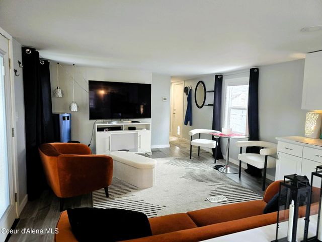 28 E Walrose Loop, Hayden, ID 83835