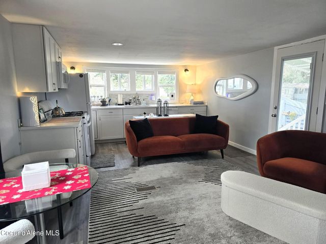 28 E Walrose Loop, Hayden, ID 83835