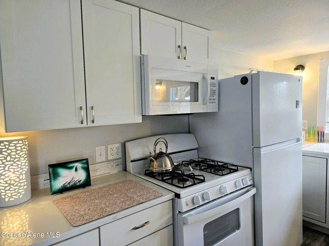 28 E Walrose Loop, Hayden, ID 83835