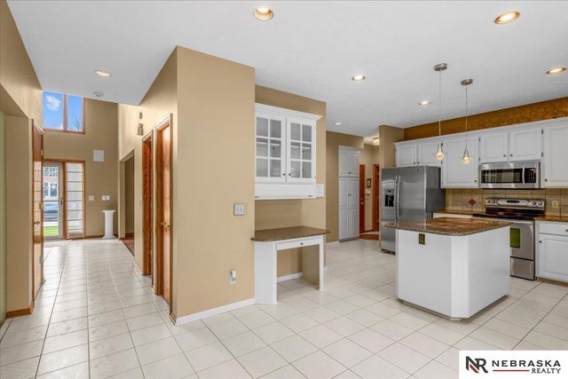 16611 Jones Street, Omaha, NE 68118