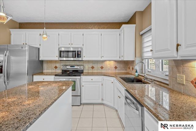 16611 Jones Street, Omaha, NE 68118
