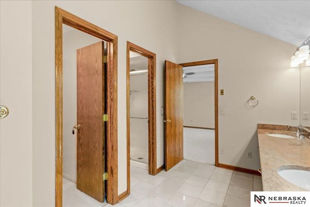 16611 Jones Street, Omaha, NE 68118