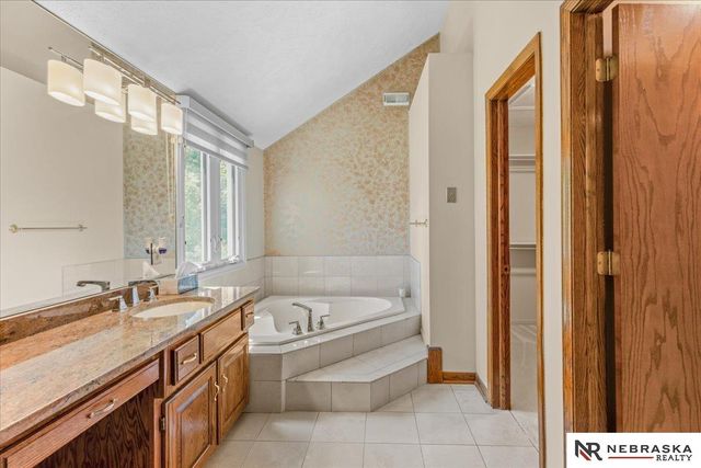 16611 Jones Street, Omaha, NE 68118