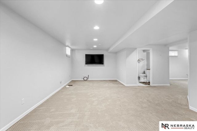 16611 Jones Street, Omaha, NE 68118