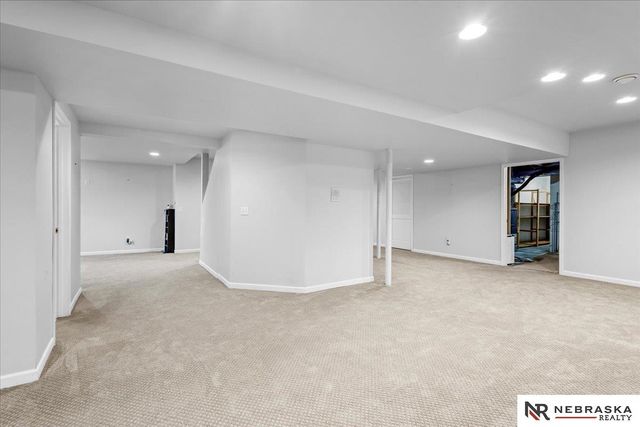 16611 Jones Street, Omaha, NE 68118