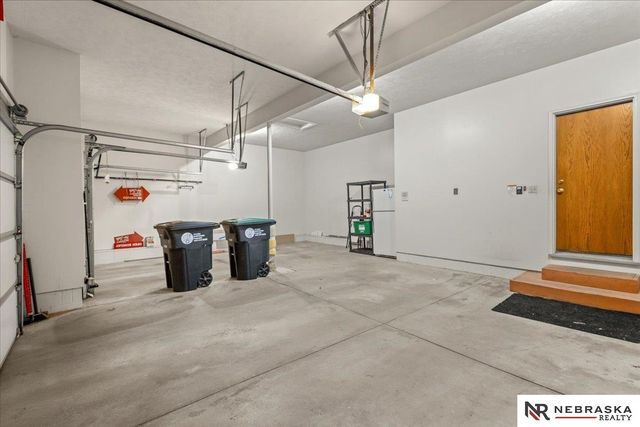 16611 Jones Street, Omaha, NE 68118