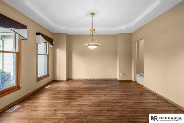 16611 Jones Street, Omaha, NE 68118