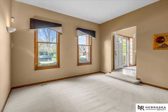 16611 Jones Street, Omaha, NE 68118
