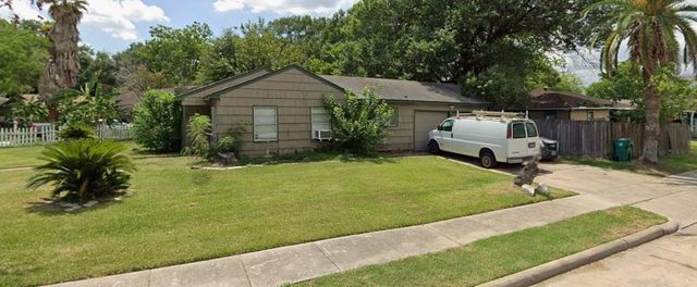 102 Tilden Drive, Pasadena, TX 77506