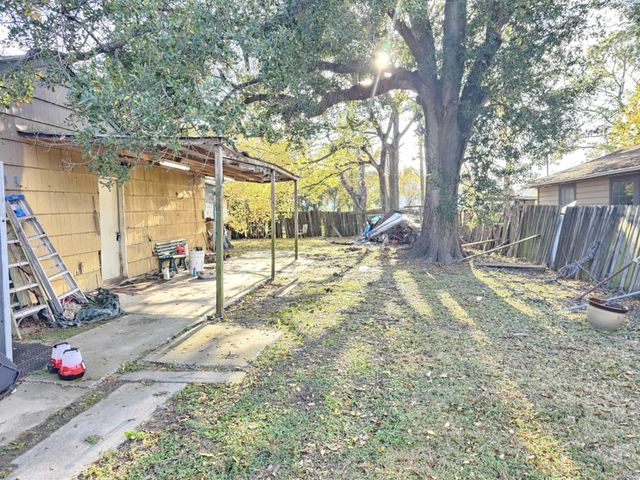 102 Tilden Drive, Pasadena, TX 77506