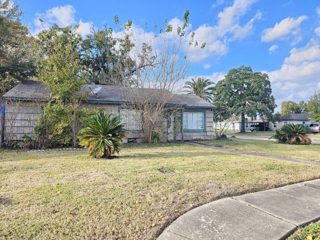 102 Tilden Drive, Pasadena, TX 77506