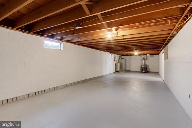 2479 ELLENDALE DR, Lancaster, PA 17602