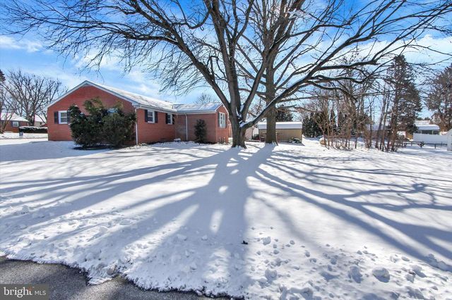 2479 ELLENDALE DR, Lancaster, PA 17602