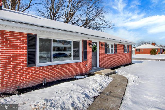 2479 ELLENDALE DR, Lancaster, PA 17602