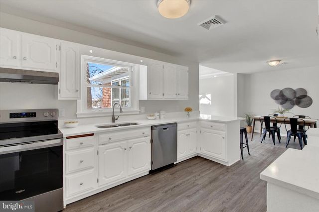 2479 ELLENDALE DR, Lancaster, PA 17602