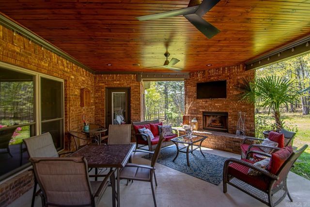 522 Valley Hill Drive, Benton, AR 72019