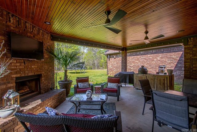 522 Valley Hill Drive, Benton, AR 72019