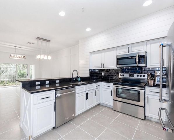 4466 Leo Lane, Riviera Beach, FL 33410