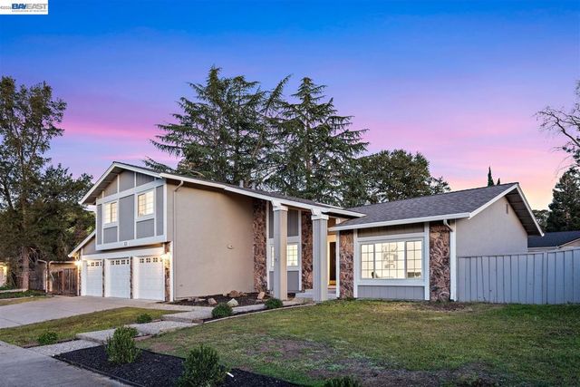 321 321 Semillon Cir, Clayton, CA 94517