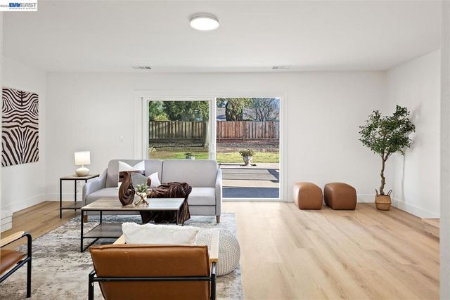 321 321 Semillon Cir, Clayton, CA 94517