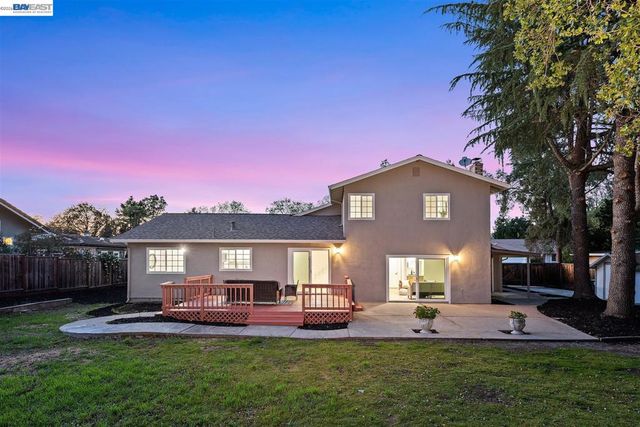 321 321 Semillon Cir, Clayton, CA 94517